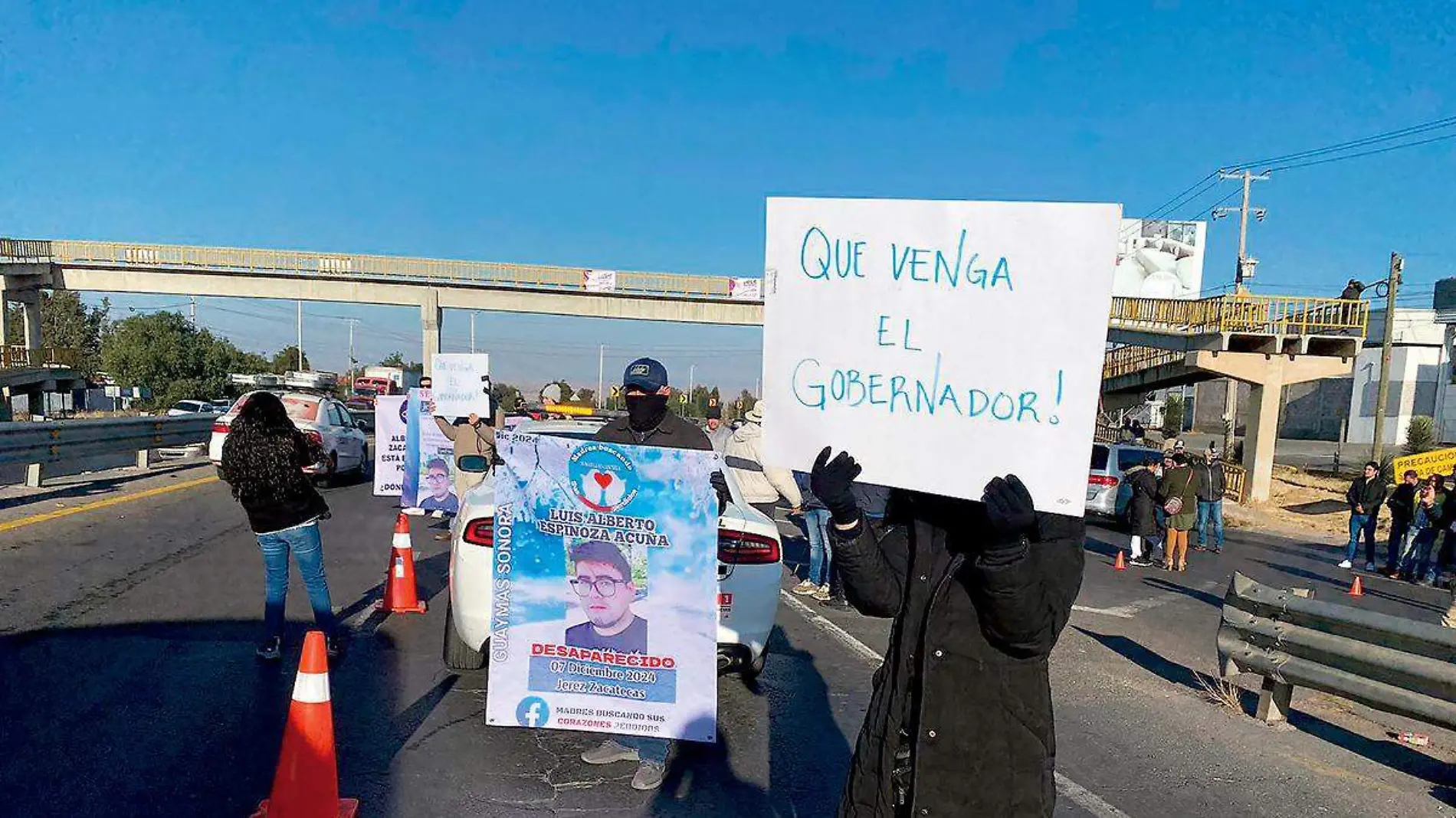 Protesta familiares de joven reportado como desaparecido